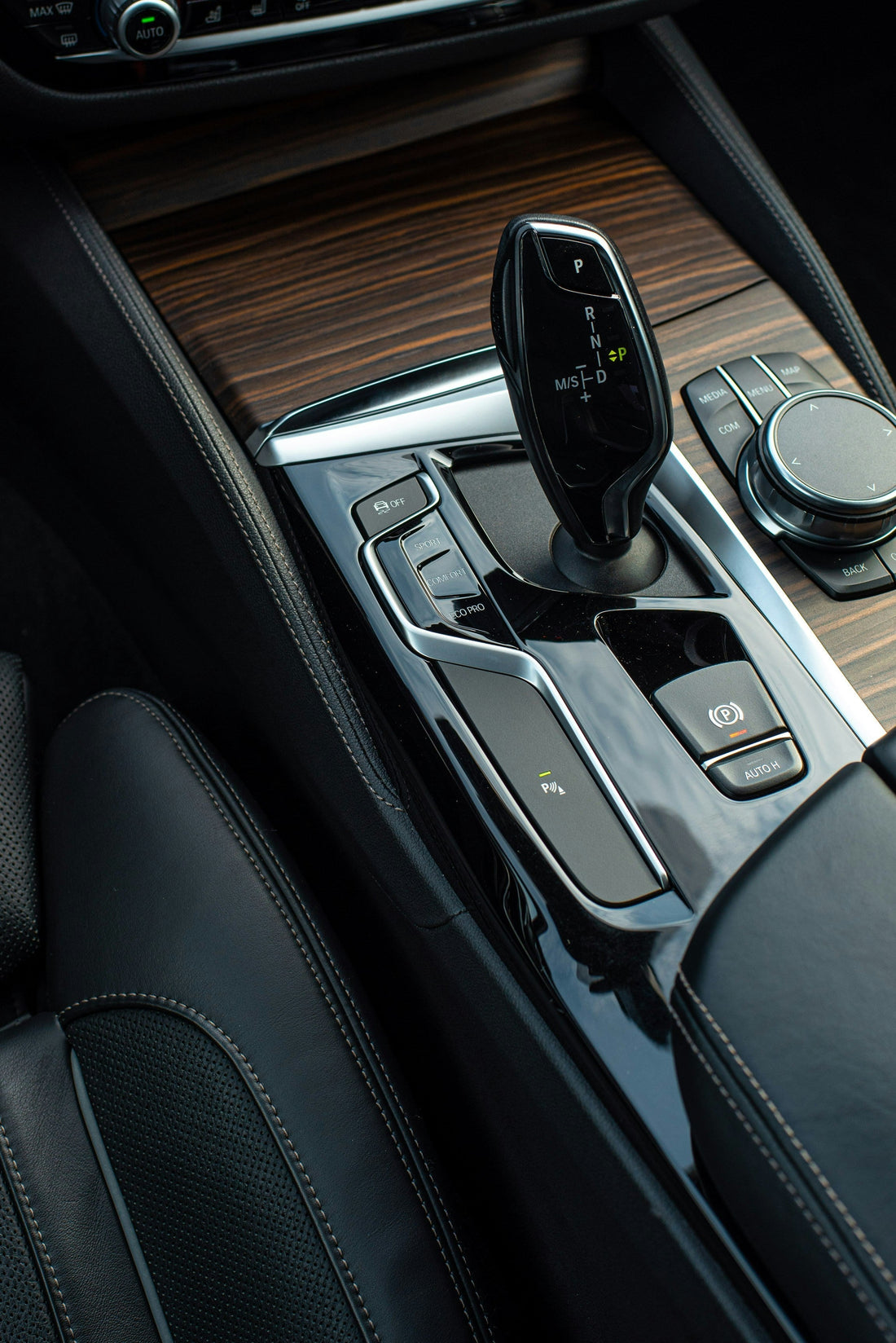 5 erreurs à éviter lors du lavage de votre voiture - The Street Washers