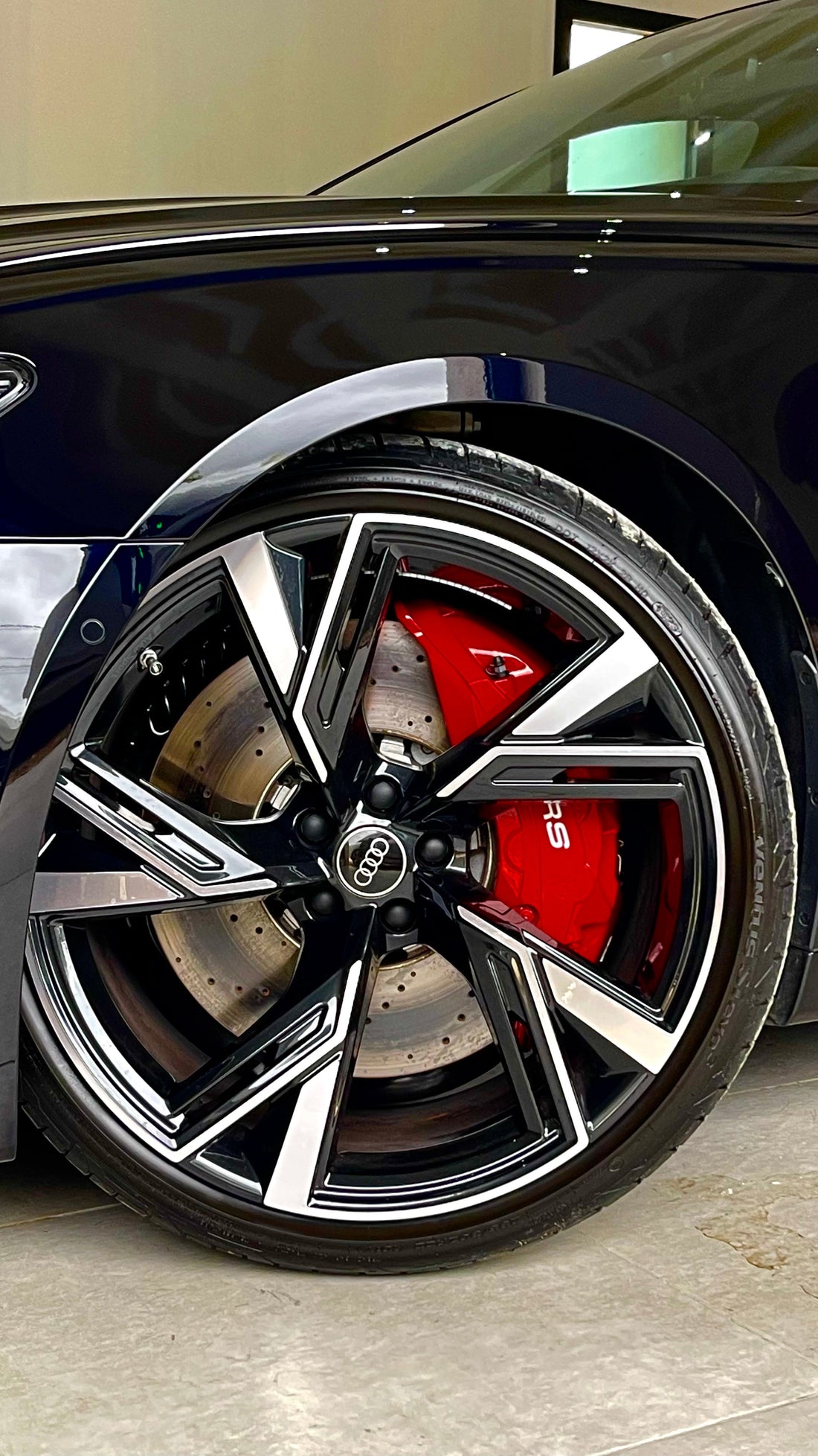 Pourquoi il ne faut jamais négliger le nettoyage des jantes ? - The Street Washers