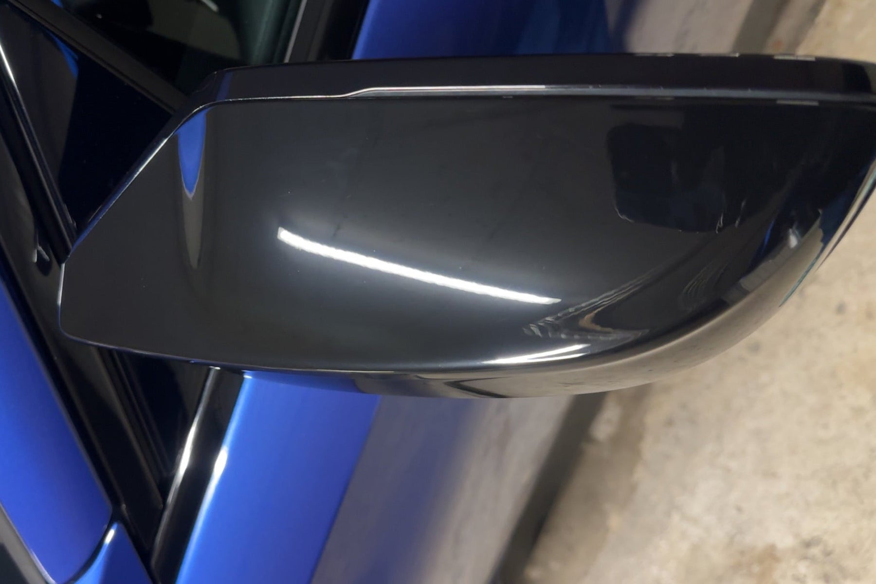 BMW 240i après traitement céramique avec une brillance renforcée et une protection hydrophobe durable.