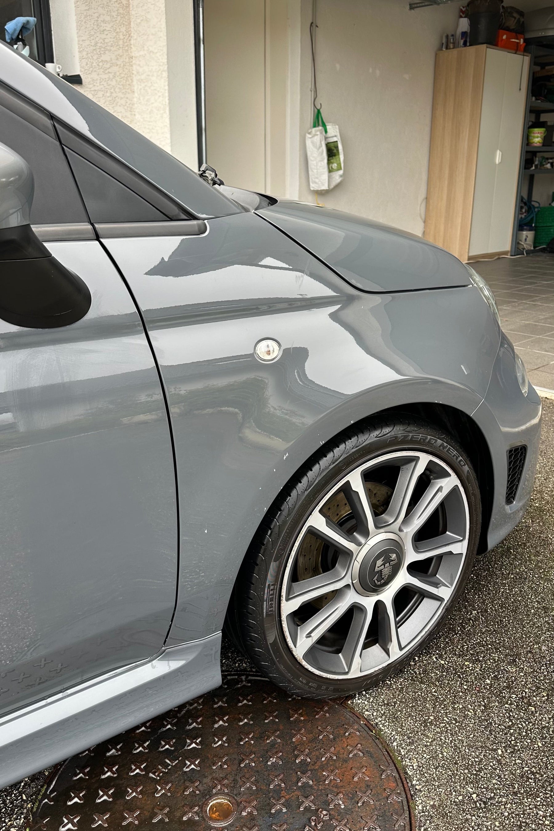 Fiat 500 Abarth après detailing extérieur avec carrosserie propre, brillante et finition premium.